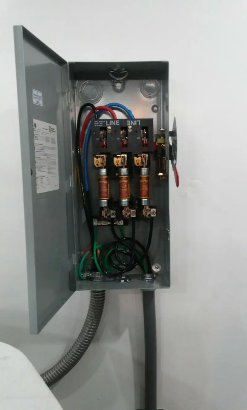 Three-phase disconnect switch installed for Smoke Detector Installation in Dalton